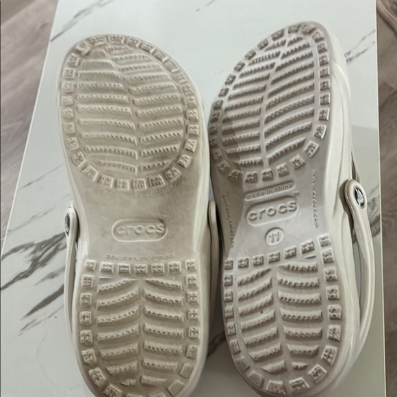 CROCS White Sandals with Perforated Design - Picture 6 of 7